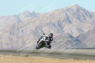 media/Dec-01-2025-Moto Forza (Mon) [[2daa91e15f]]/3-Beginner Group/Session 4 Turn 9/